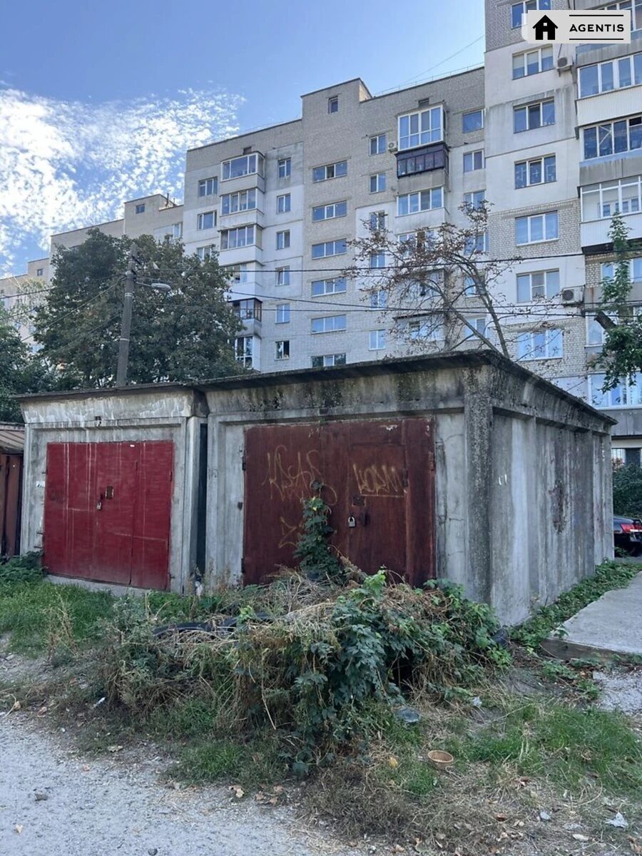 Сдам квартиру 2 комнаты, 69 m², 6 эт./9 этажей. Феодосийская 4, Киев. 