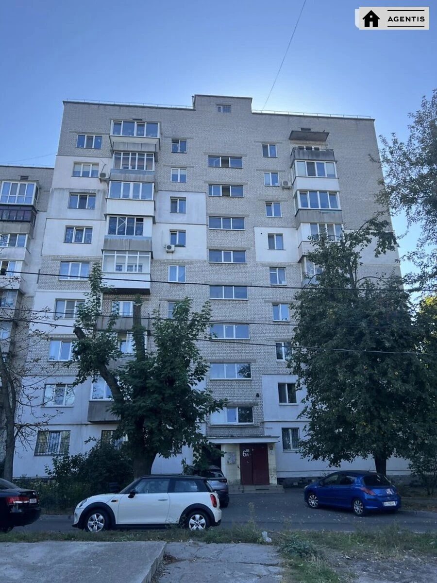 Apartment for rent 2 rooms, 69 m², 6th fl./9 floors. Feodosiyska 4, Kyiv. 