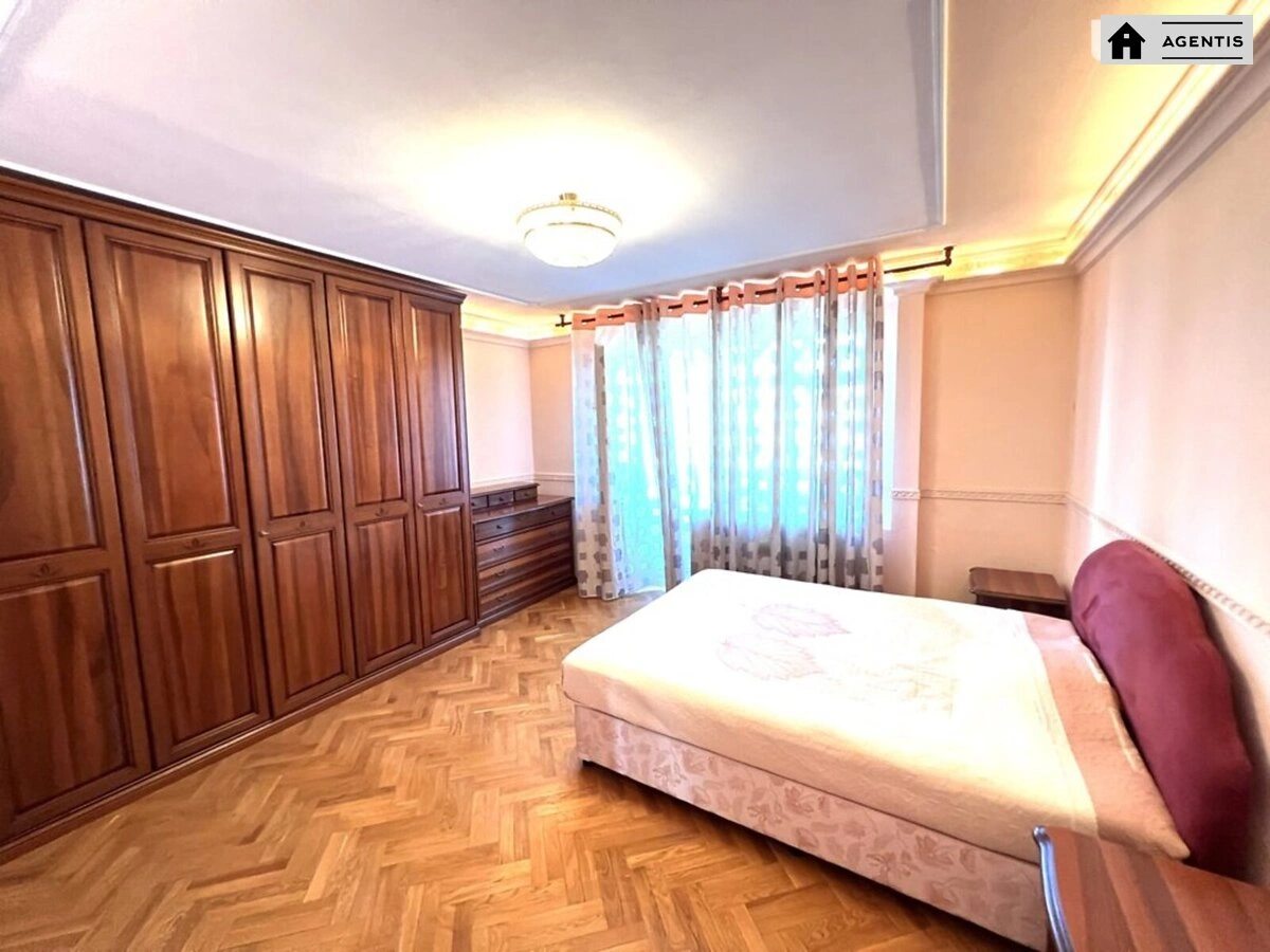 Apartment for rent 2 rooms, 69 m², 6th fl./9 floors. Feodosiyska 4, Kyiv. 