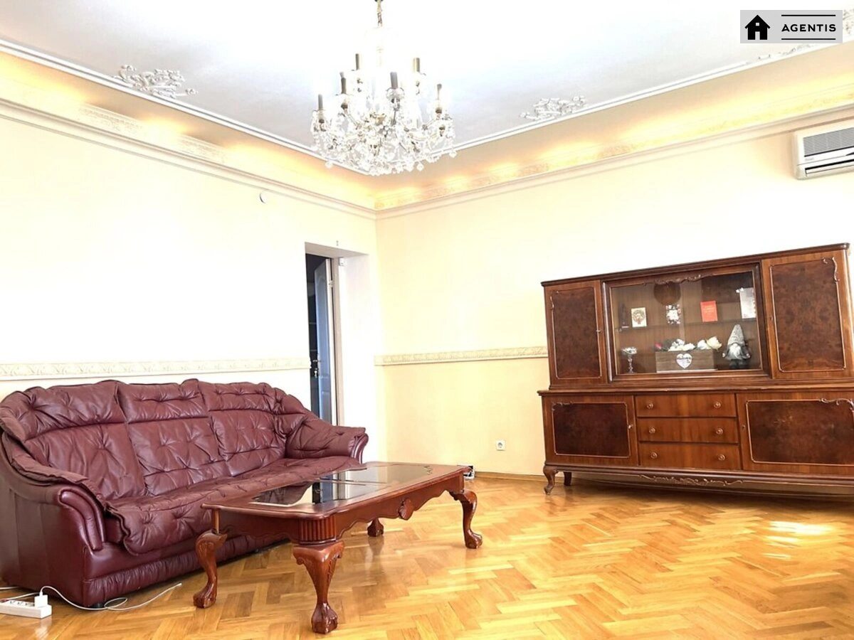 Apartment for rent 2 rooms, 69 m², 6th fl./9 floors. Feodosiyska 4, Kyiv. 