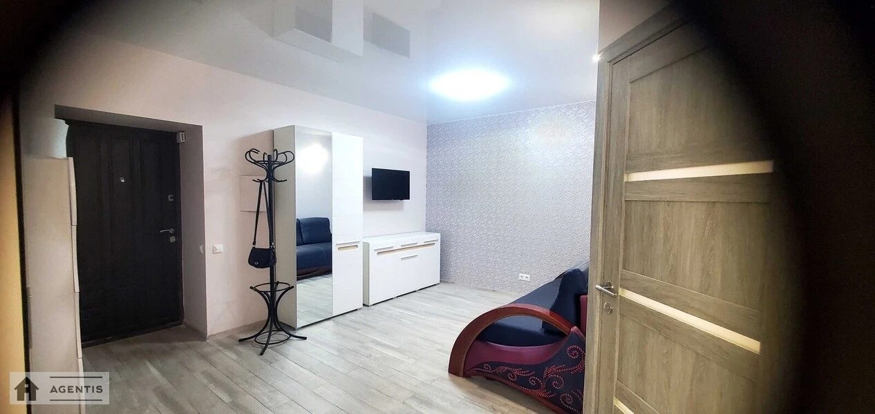 Сдам квартиру 2 комнаты, 53 m², 16 эт./20 этажей. 48, Патріарха Мстислава Скрипника вул. (Миколи Островського), Киев. 