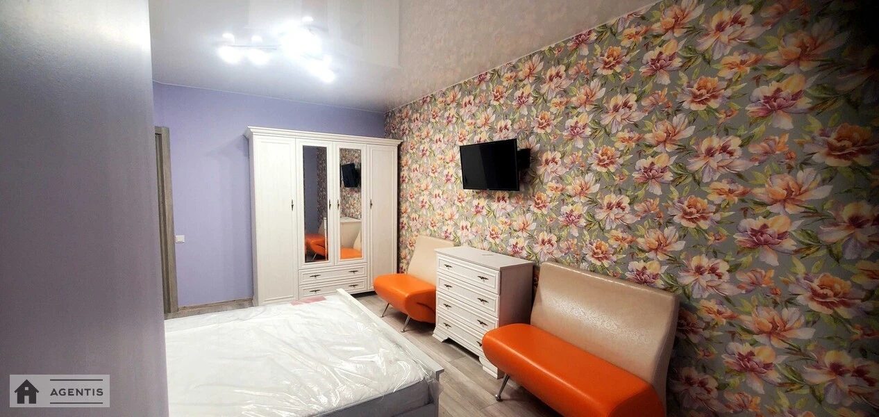 Сдам квартиру 2 комнаты, 53 m², 16 эт./20 этажей. 48, Патріарха Мстислава Скрипника вул. (Миколи Островського), Киев. 