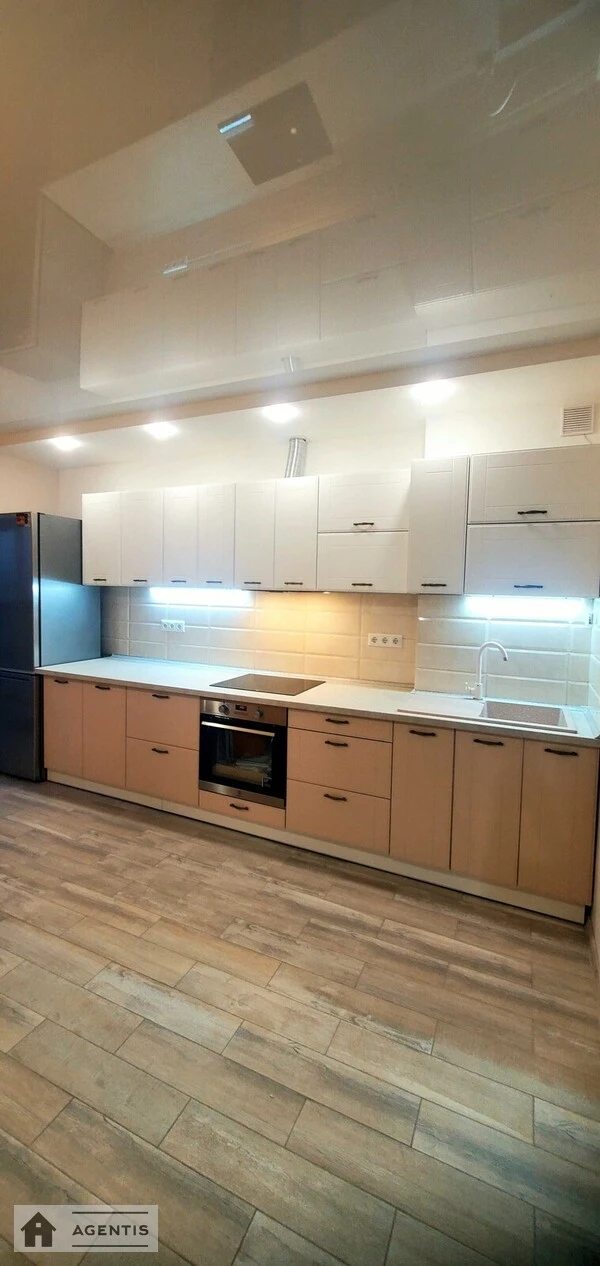 Сдам квартиру 2 комнаты, 53 m², 16 эт./20 этажей. 48, Патріарха Мстислава Скрипника вул. (Миколи Островського), Киев. 