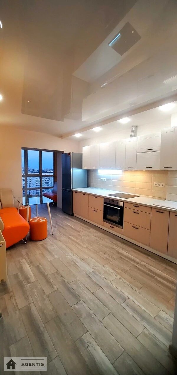 Сдам квартиру 2 комнаты, 53 m², 16 эт./20 этажей. 48, Патріарха Мстислава Скрипника вул. (Миколи Островського), Киев. 