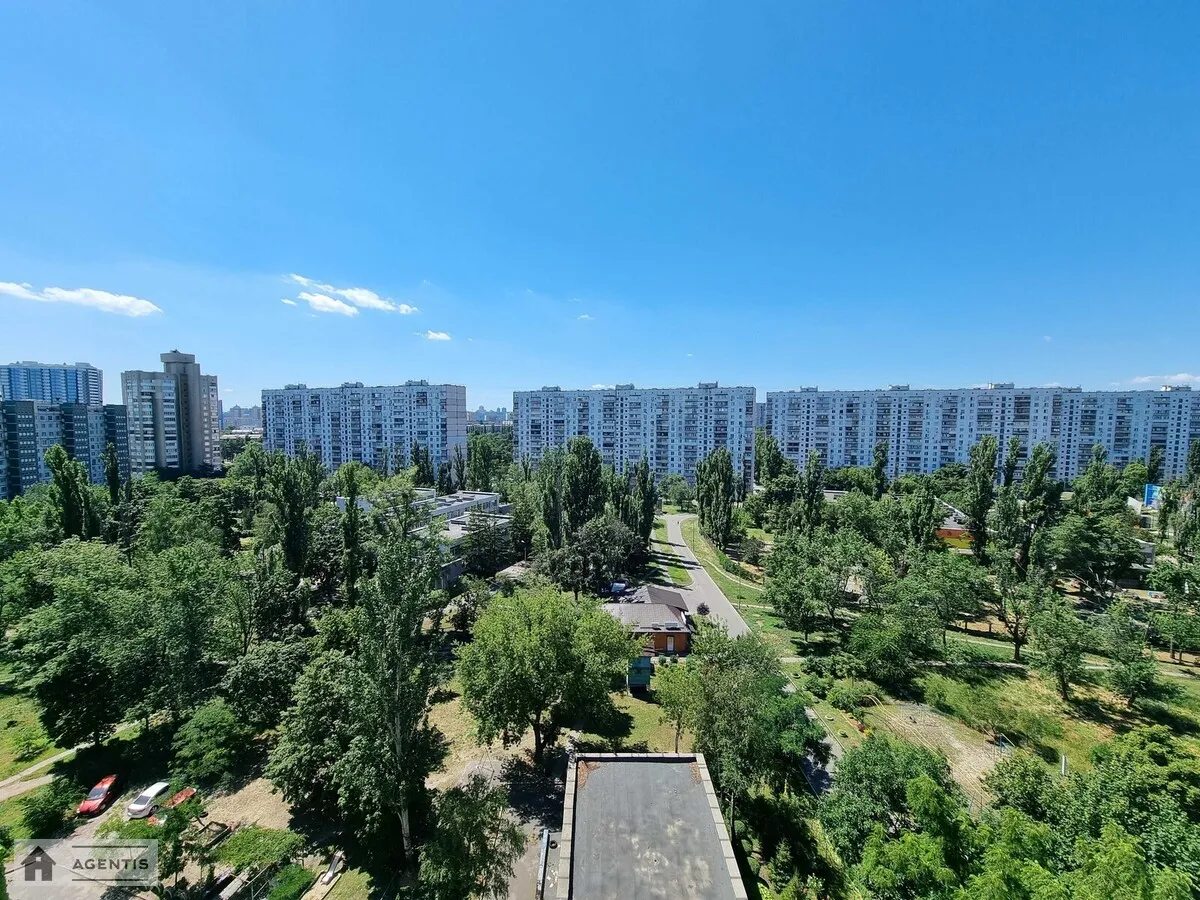 Сдам квартиру 3 комнаты, 67 m², 12 эт./12 этажей. 3, Малишка вул., Киев. 