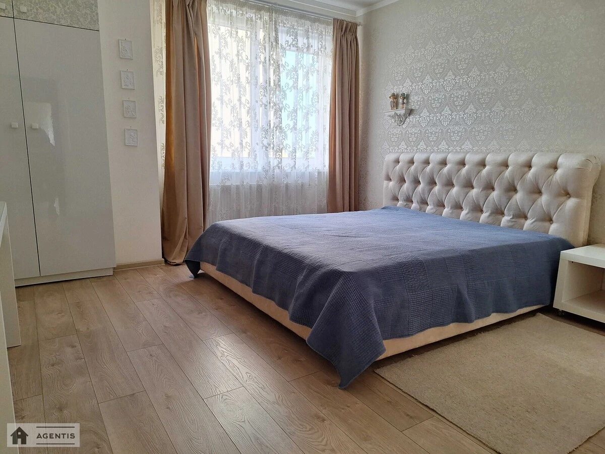 Сдам квартиру 2 комнаты, 90 m², 7 эт./25 этажей. 18, Митрополита Василя Липківського вул. (Урицького), Киев. 