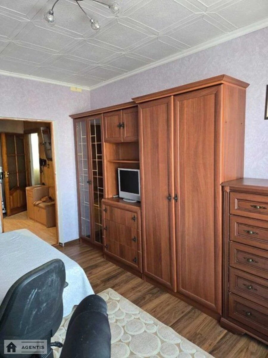 Сдам квартиру 3 комнаты, 72 m², 16 эт./18 этажей. 19, Правды 19, Киев. 