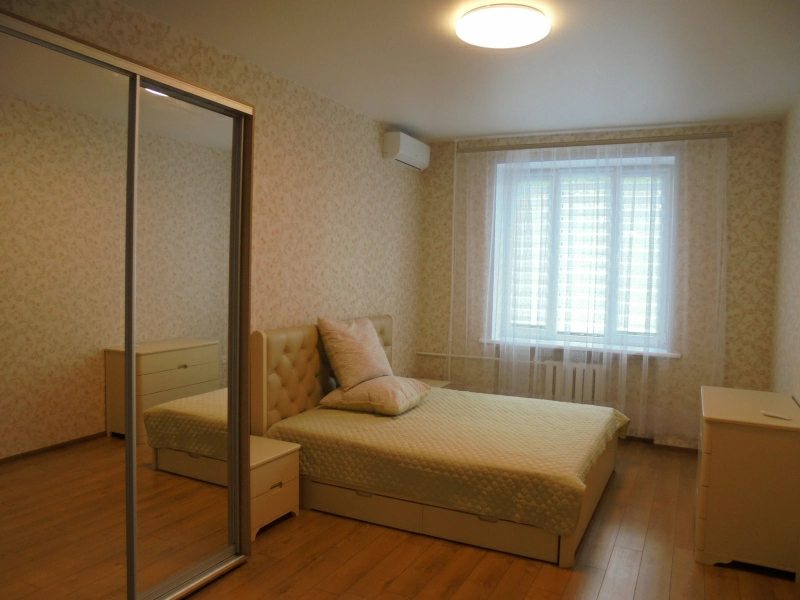 Сдам квартиру. 2 rooms, 61 m², 2nd floor/5 floors. 18, Гагарина Юрия 18, Киев. 