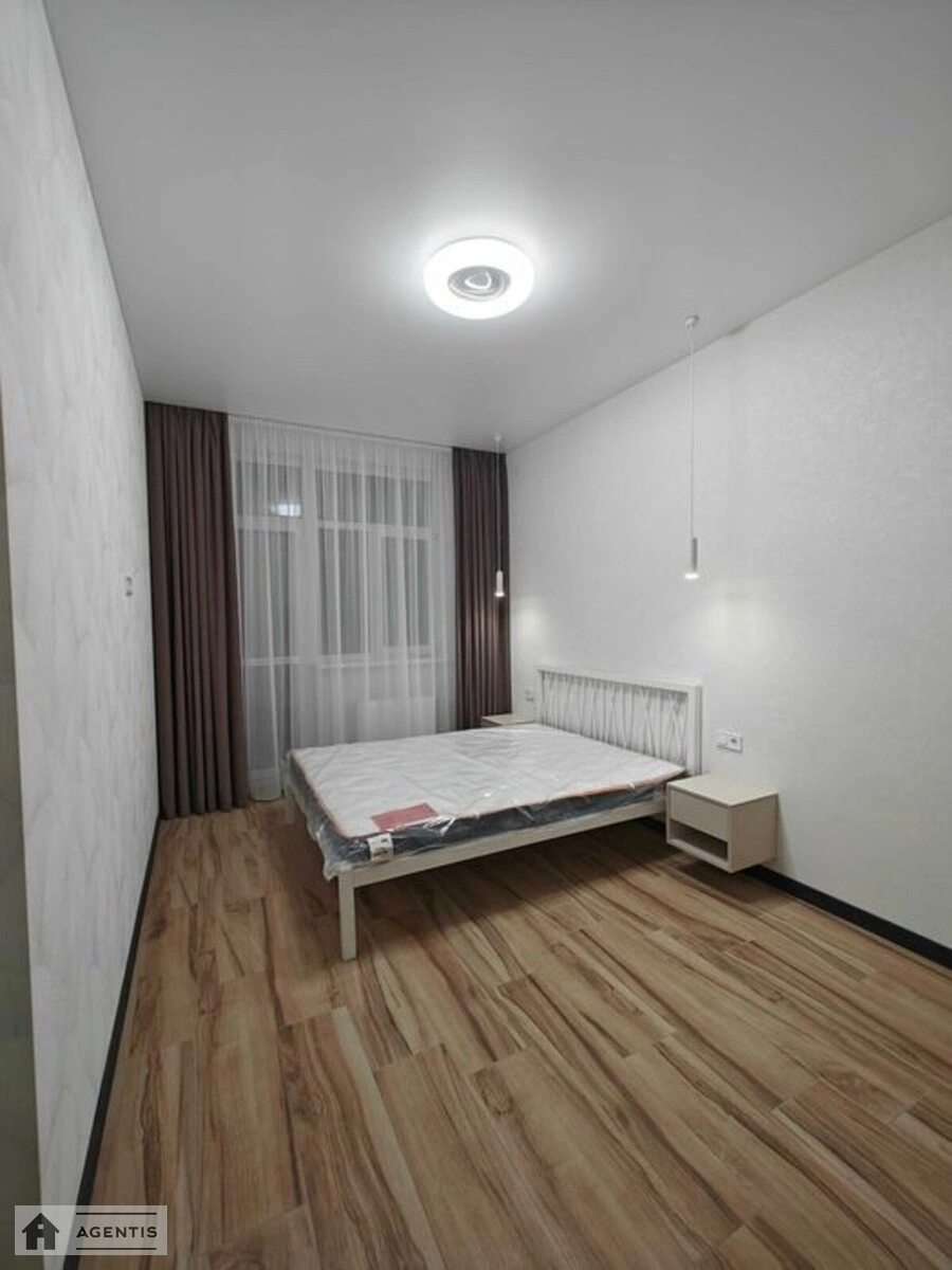 Сдам квартиру 2 комнаты, 65 m², 7 эт./10 этажей. 4, Краковская 4, Киев. 