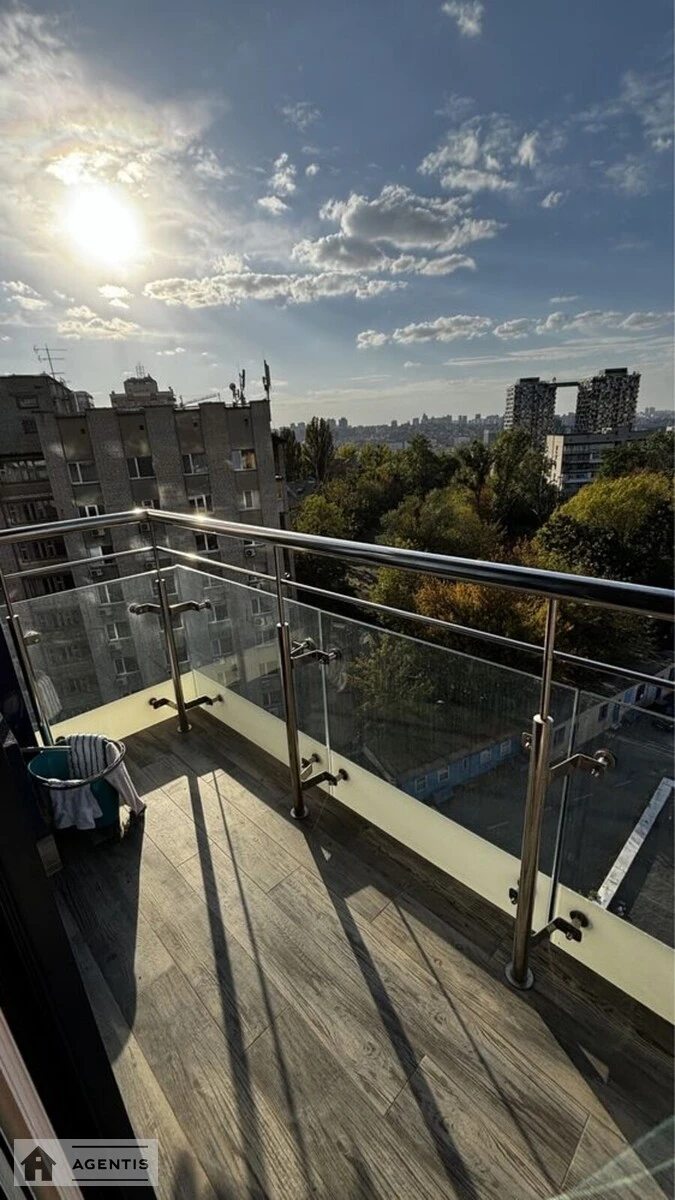 Сдам квартиру 3 комнаты, 72 m², 8 эт./23 этажа. 7, Лабораторный 7, Киев. 