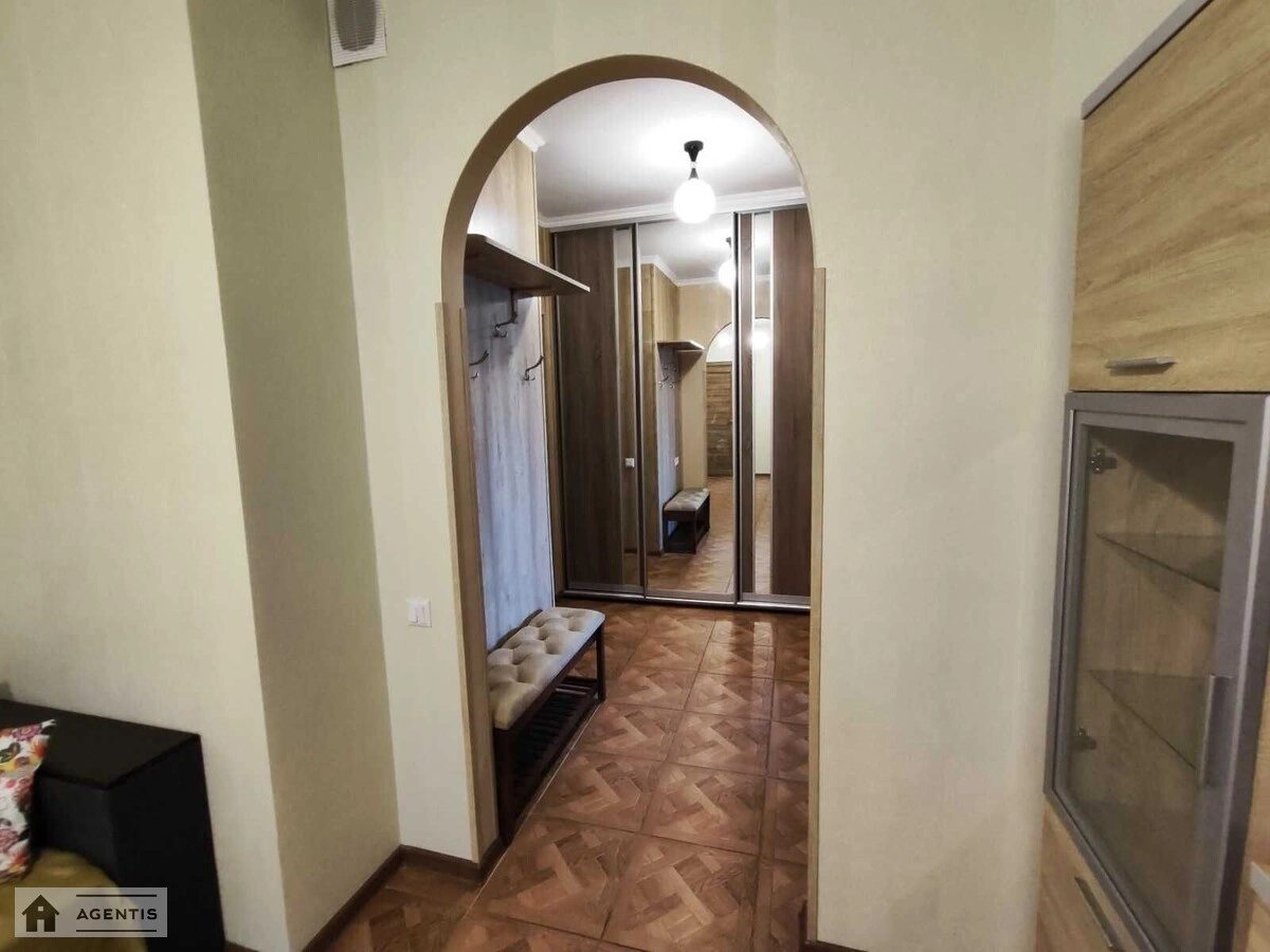 Сдам квартиру 2 комнаты, 78 m², 14 эт./25 этажей. 2, Драгоманова 2, Киев. 