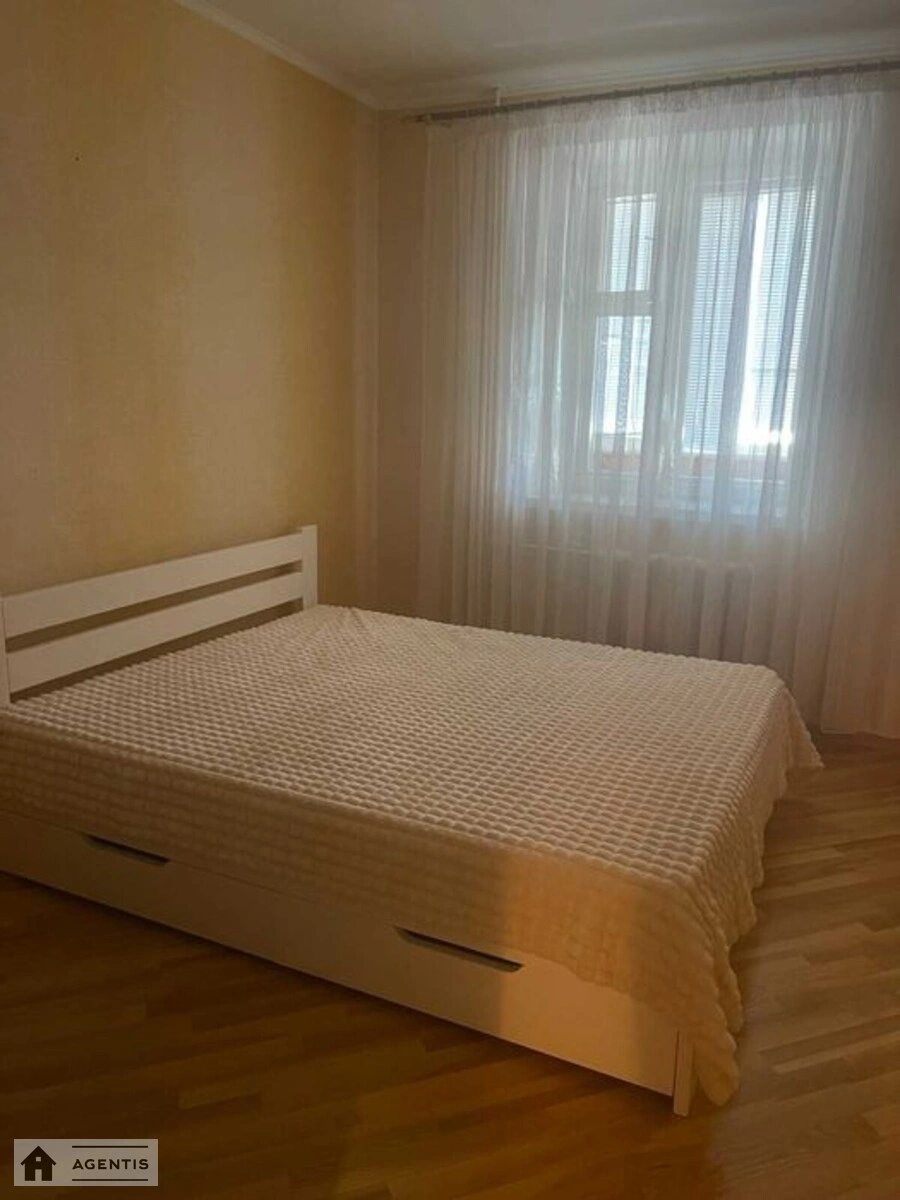 Apartment for rent 3 rooms, 85 m², 16th fl./18 floors. 3, Anny Akhmatovoyi vul., Kyiv. 