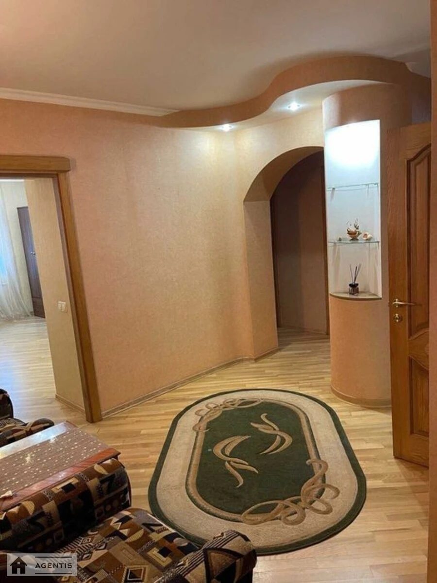 Сдам квартиру 3 комнаты, 85 m², 16 эт./18 этажей. 3, Анни Ахматової вул., Киев. 