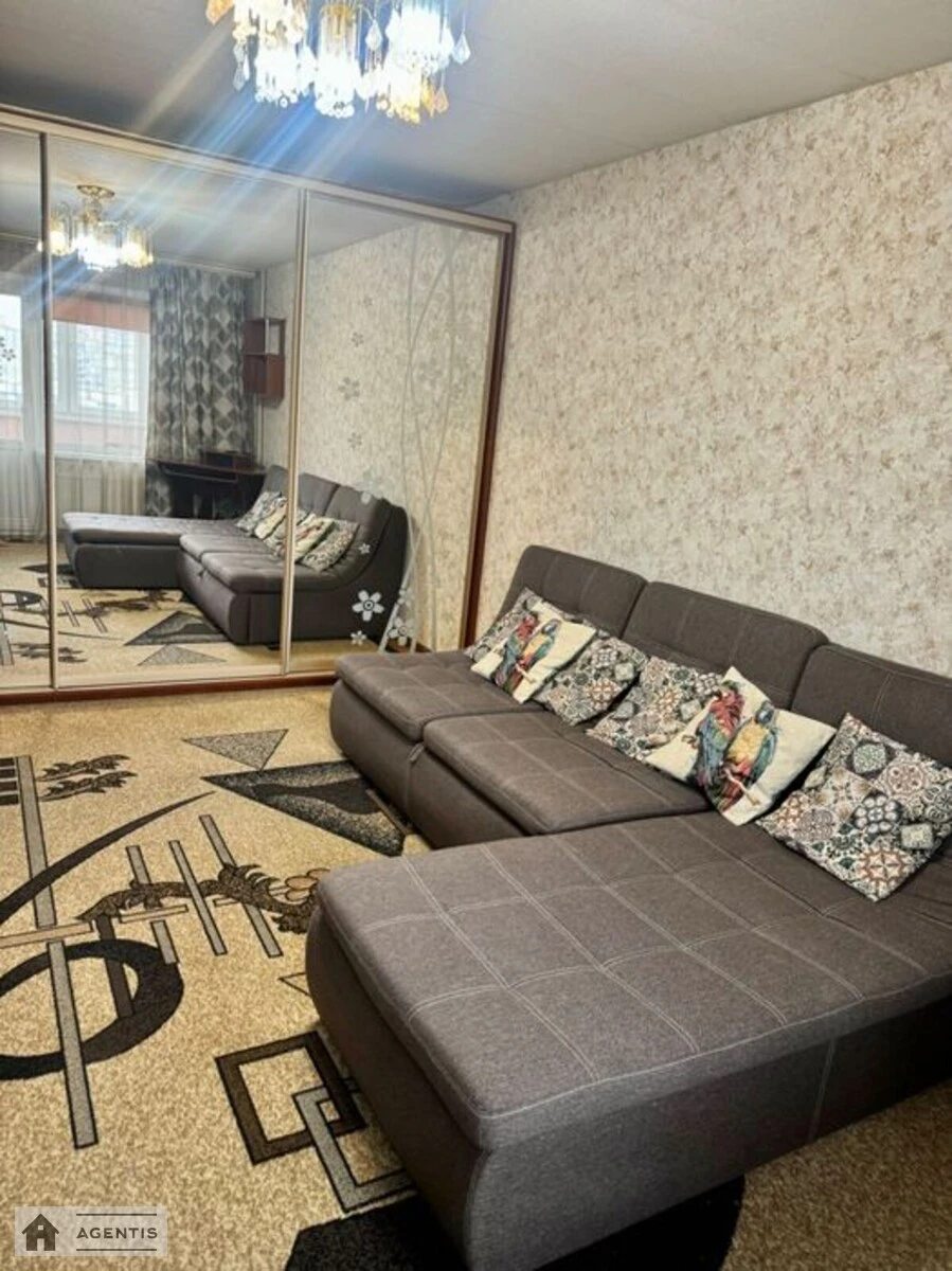 Apartment for rent 3 rooms, 80 m², 14th fl./16 floors. Chornobylska, Kyiv. 