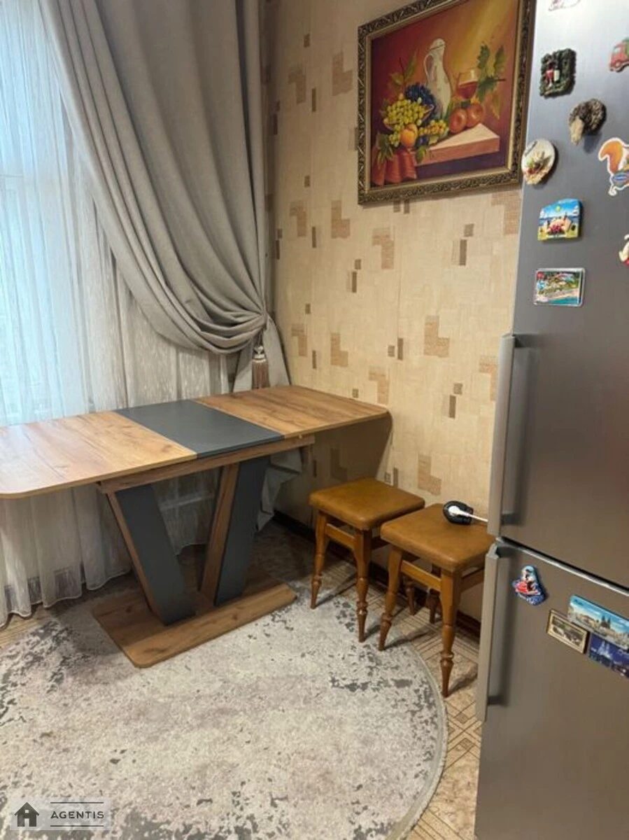 Здам квартиру 3 кімнати, 80 m², 14 пов./16 поверхів. Чорнобильська, Київ. 