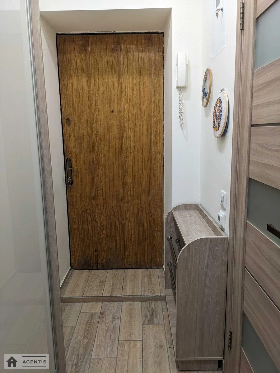 Apartment for rent 1 room, 30 m², 5th fl./5 floors. 55, Degtyarivska 55, Kyiv. 