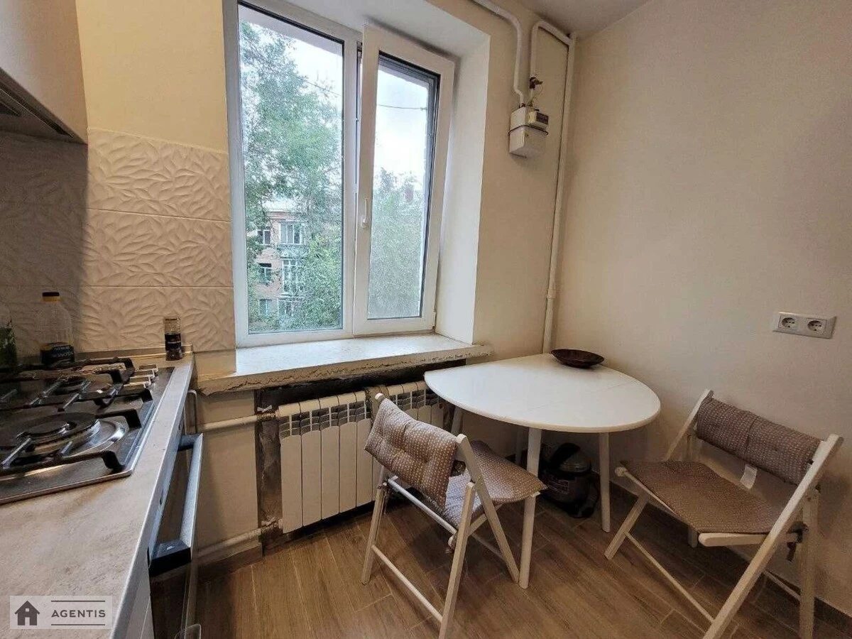 Apartment for rent 1 room, 30 m², 5th fl./5 floors. 55, Degtyarivska 55, Kyiv. 