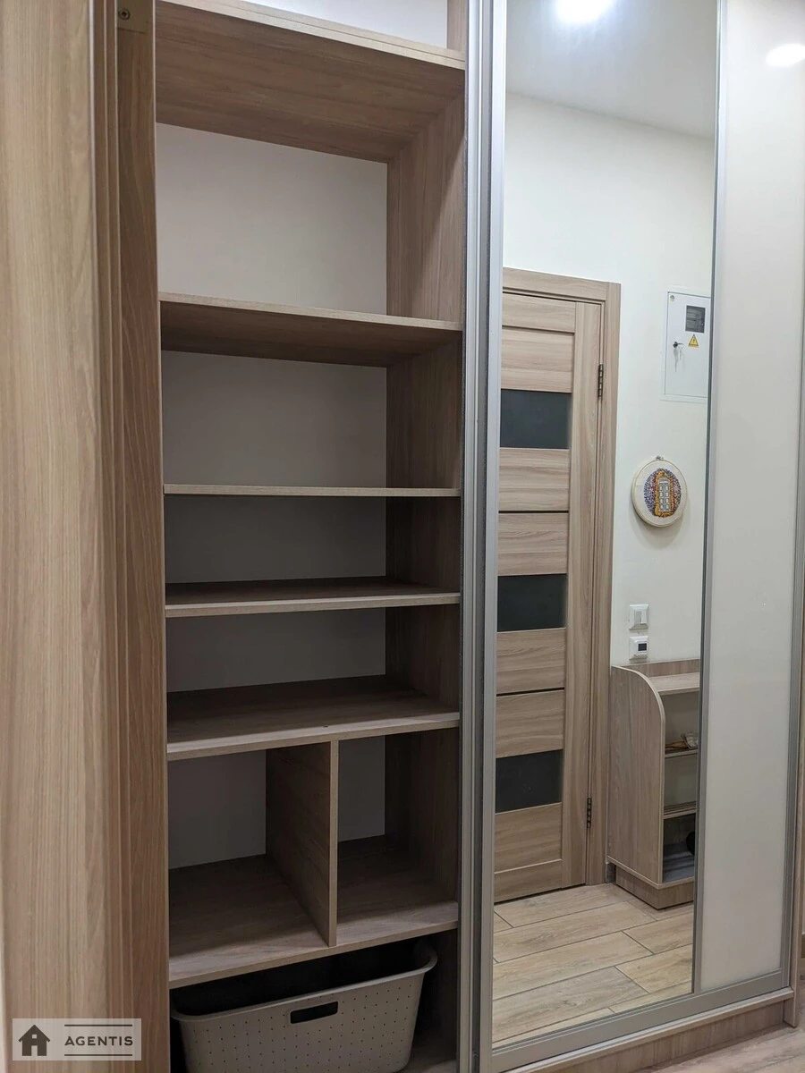 Здам квартиру 1 кімната, 30 m², 5 пов./5 поверхів. 55, Дегтярівська 55, Київ. 