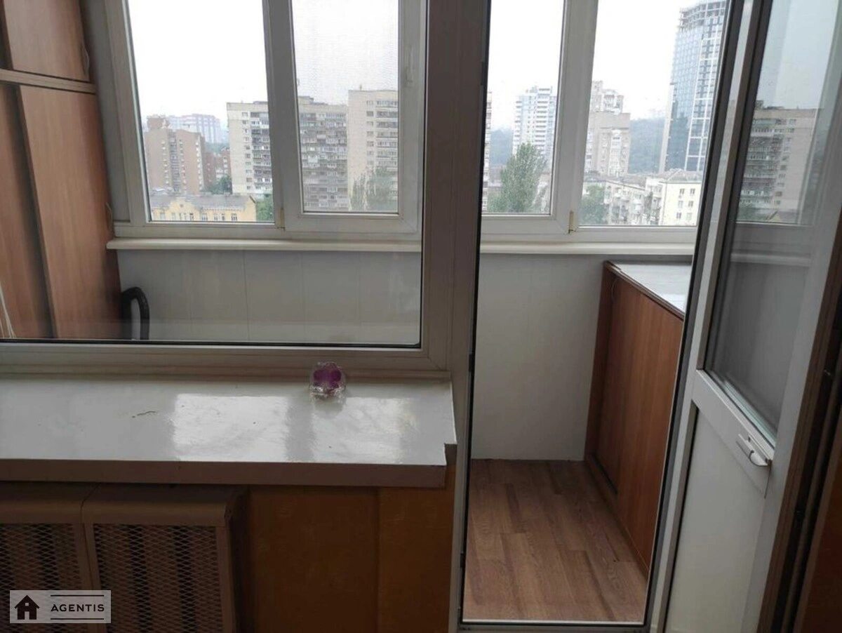 Apartment for rent 3 rooms, 86 m², 8th fl./9 floors. 38, Predslavynska 38, Kyiv. 