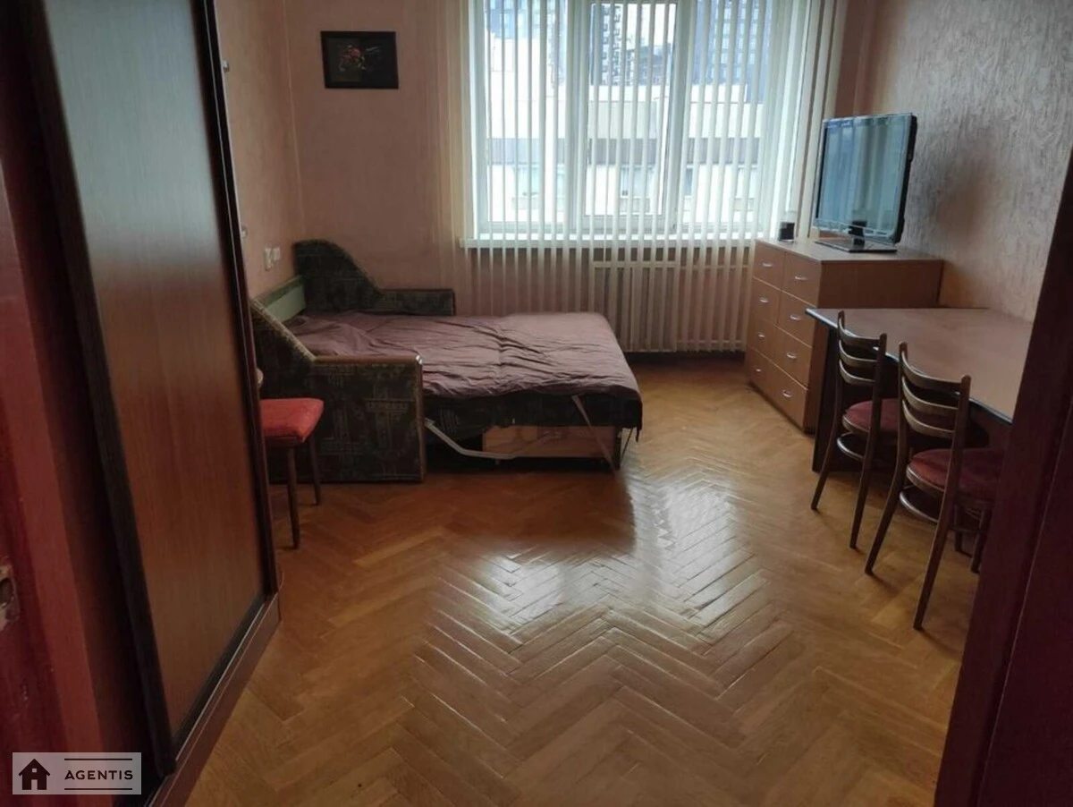 Сдам квартиру 3 комнаты, 86 m², 8 эт./9 этажей. 38, Предславинская 38, Киев. 