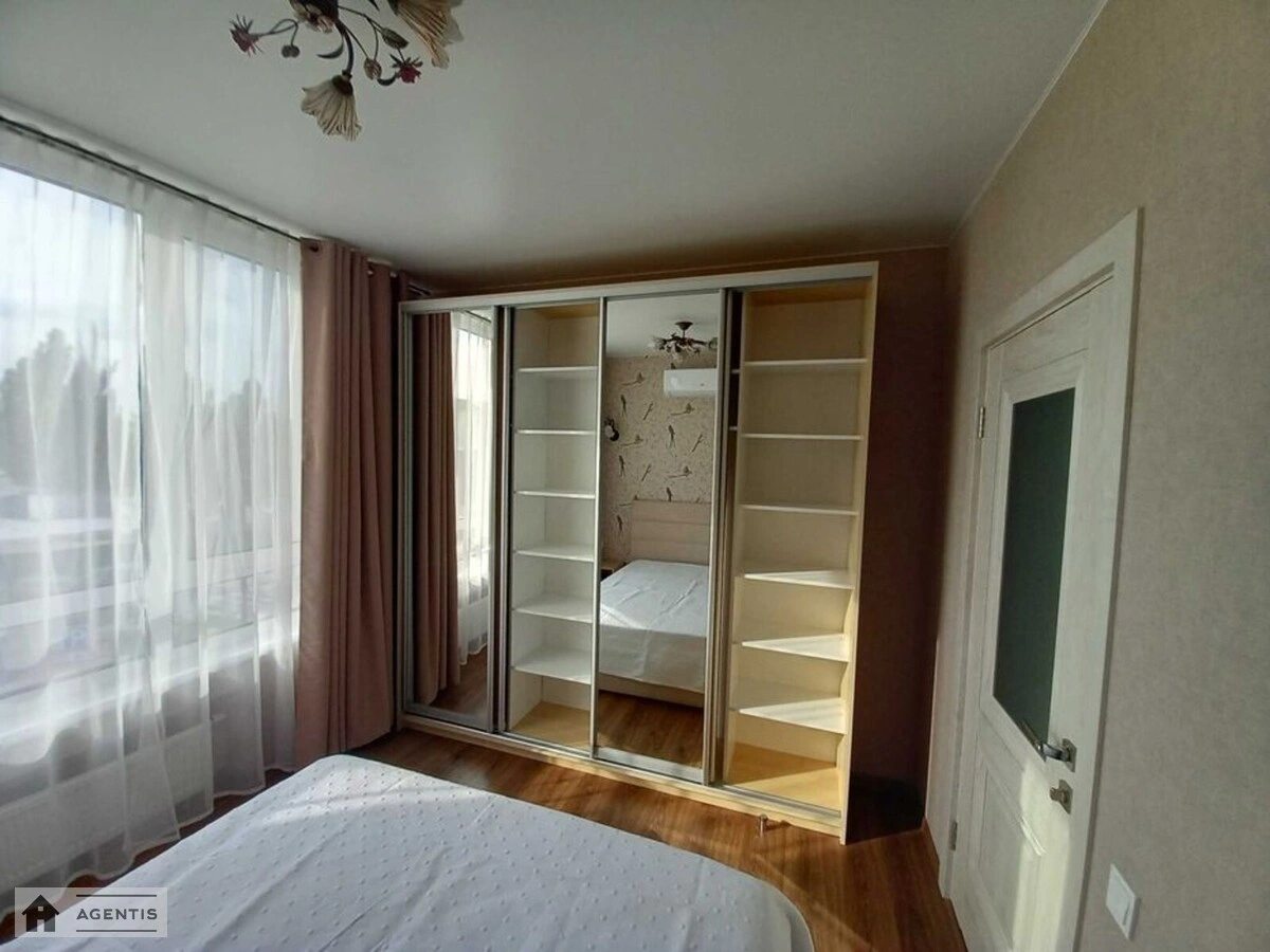 Apartment for rent 1 room, 37 m², 3rd fl./8 floors. Salutna, Kyiv. 