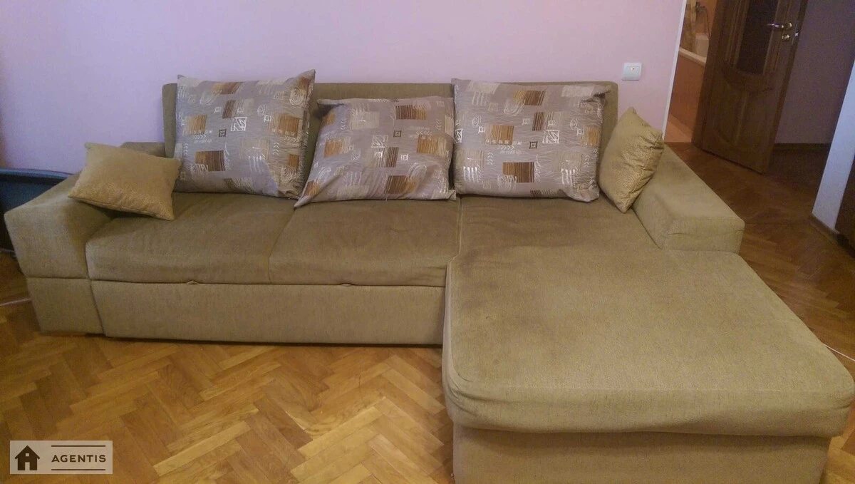 Apartment for rent 3 rooms, 84 m², 13th fl./18 floors. 31, Dragomanova 31, Kyiv. 