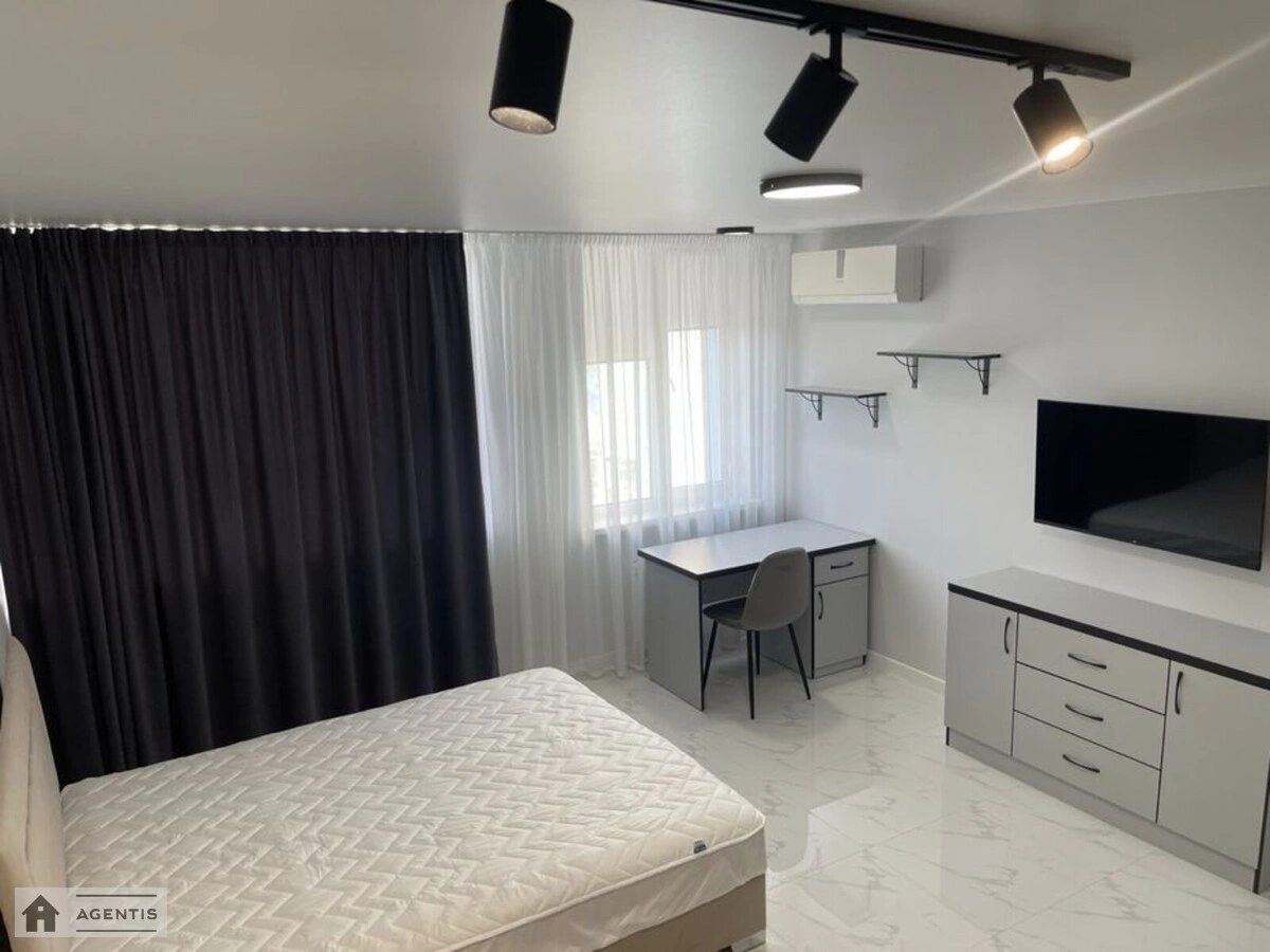 Сдам квартиру 1 комната, 30 m², 7 эт./25 этажей. 22, Приміська вул., Киев. 