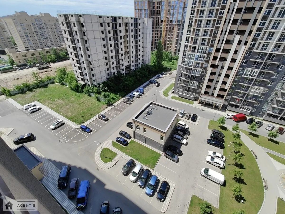 Сдам квартиру 3 комнаты, 93 m², 11 эт./16 этажей. Академіка Заболотного вул., Киев. 