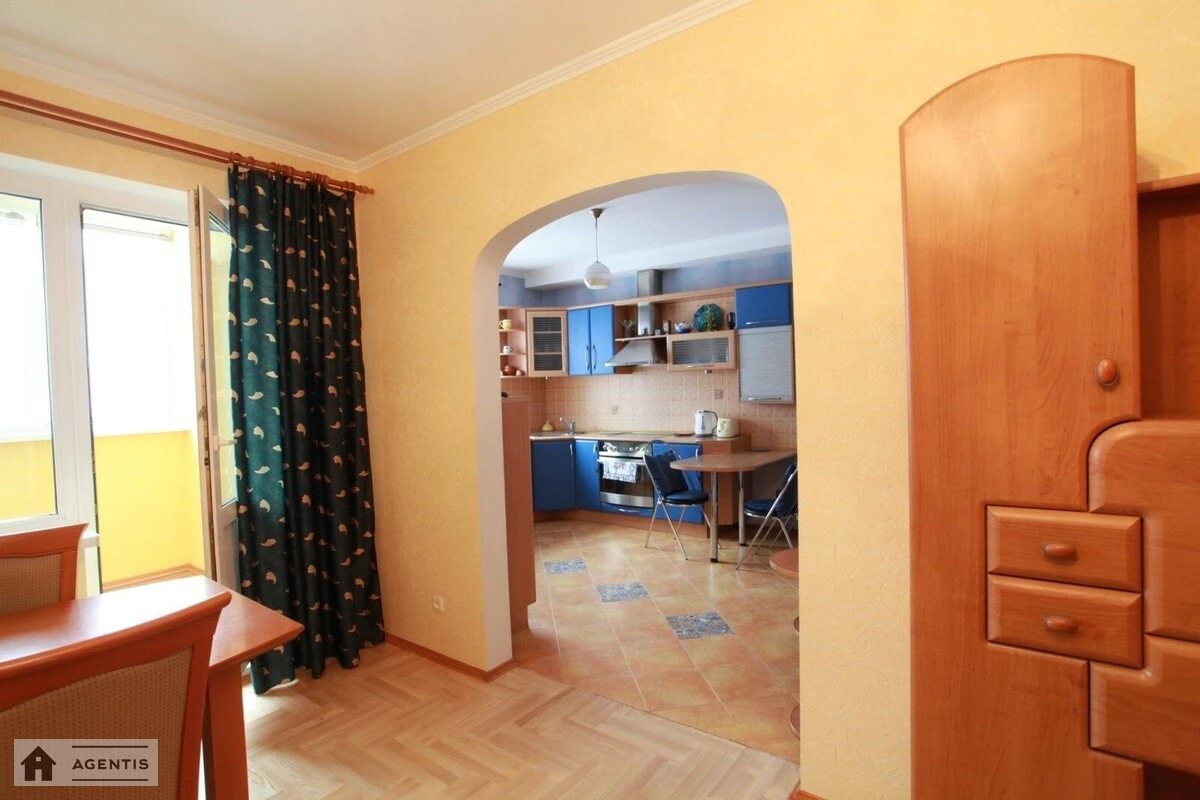 Apartment for rent 2 rooms, 71 m², 11th fl./16 floors. 12, Dragomanova 12, Kyiv. 