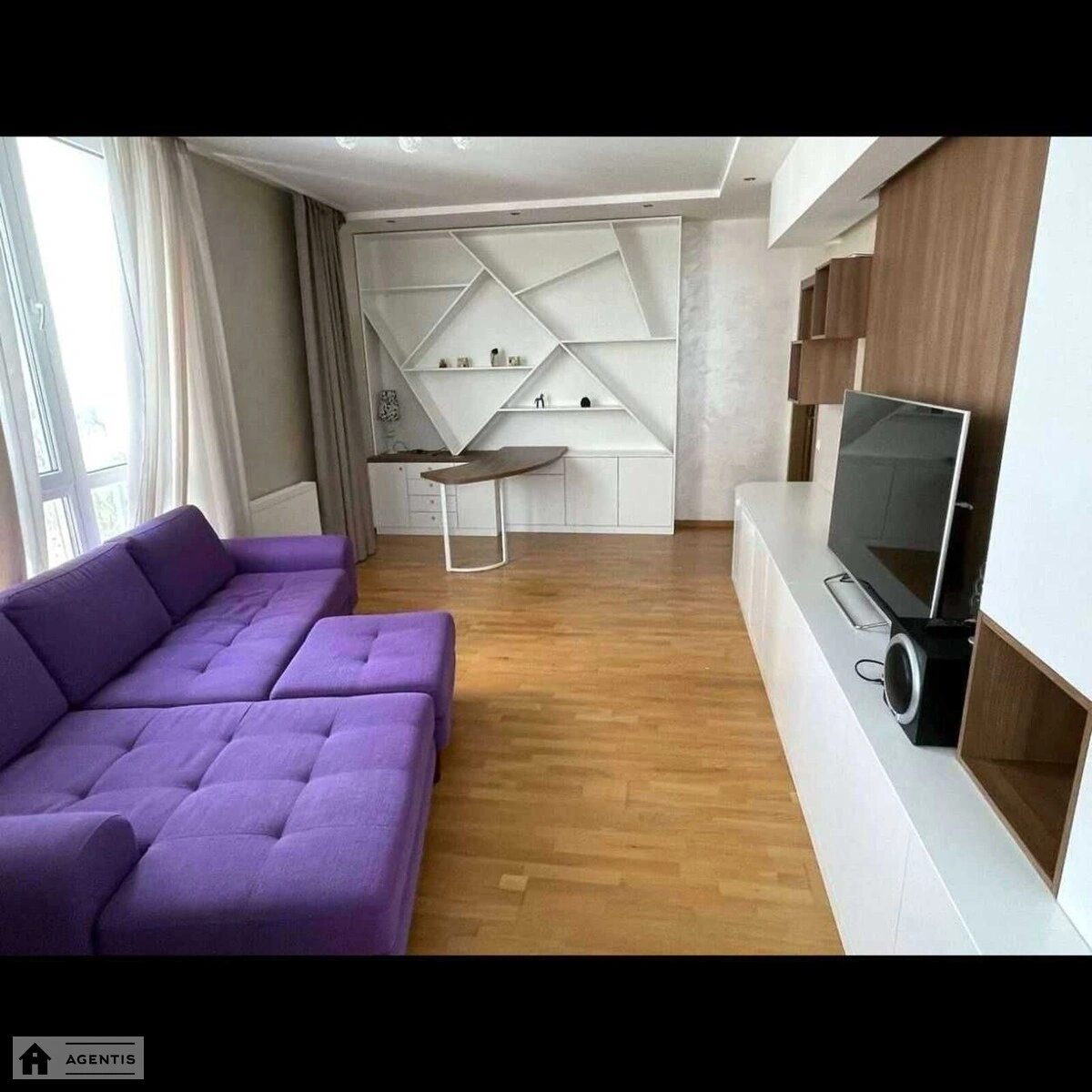 Сдам квартиру 2 комнаты, 60 m², 8 эт./16 этажей. Червоної Калини просп. (Володимира Маяковського), Киев. 