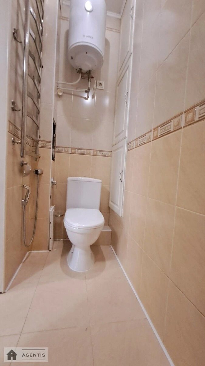 Apartment for rent 2 rooms, 70 m², 4th fl./9 floors. Svyatoshynskyy rayon, Kyiv. 