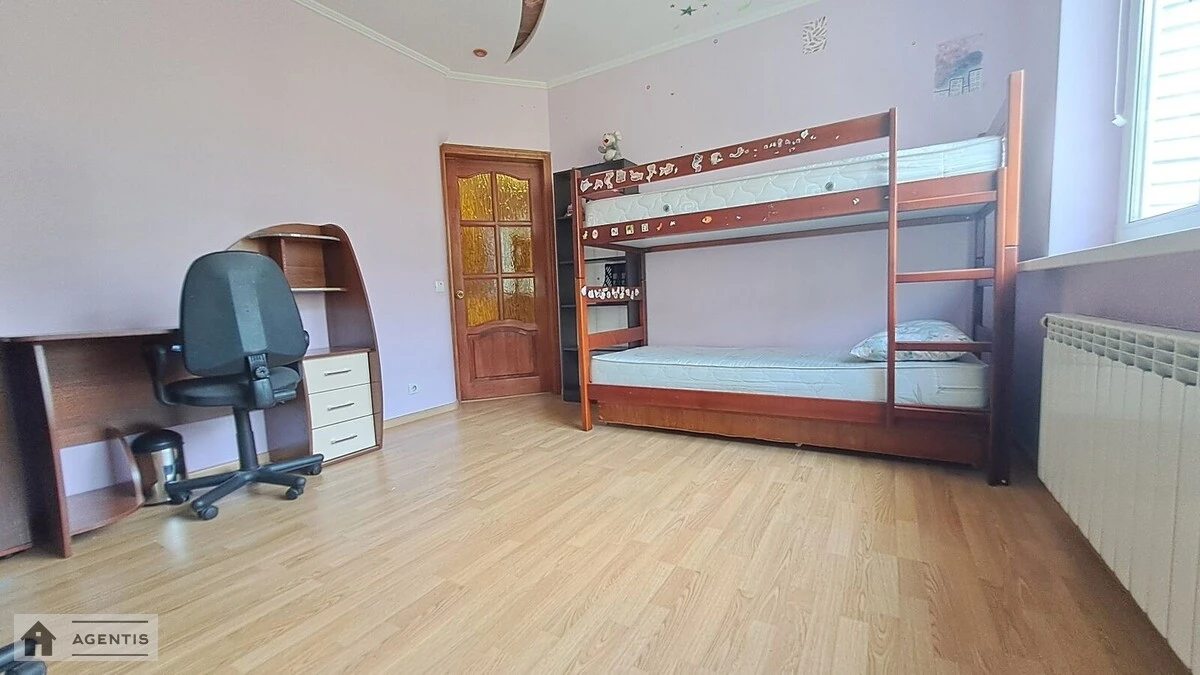 Apartment for rent 2 rooms, 70 m², 4th fl./9 floors. Svyatoshynskyy rayon, Kyiv. 