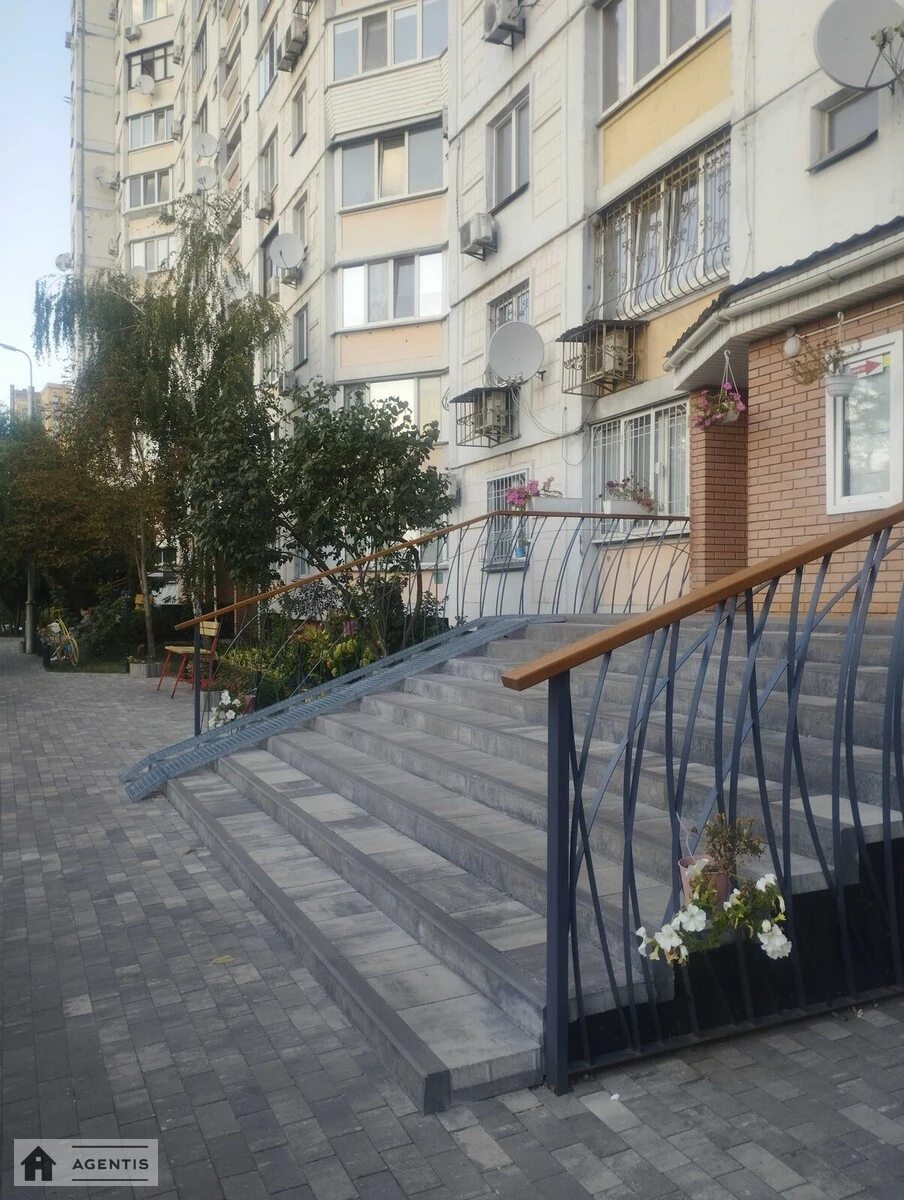 Apartment for rent 1 room, 45 m², 7th fl./16 floors. 2, Ivana Pulyuya vul., Kyiv. 