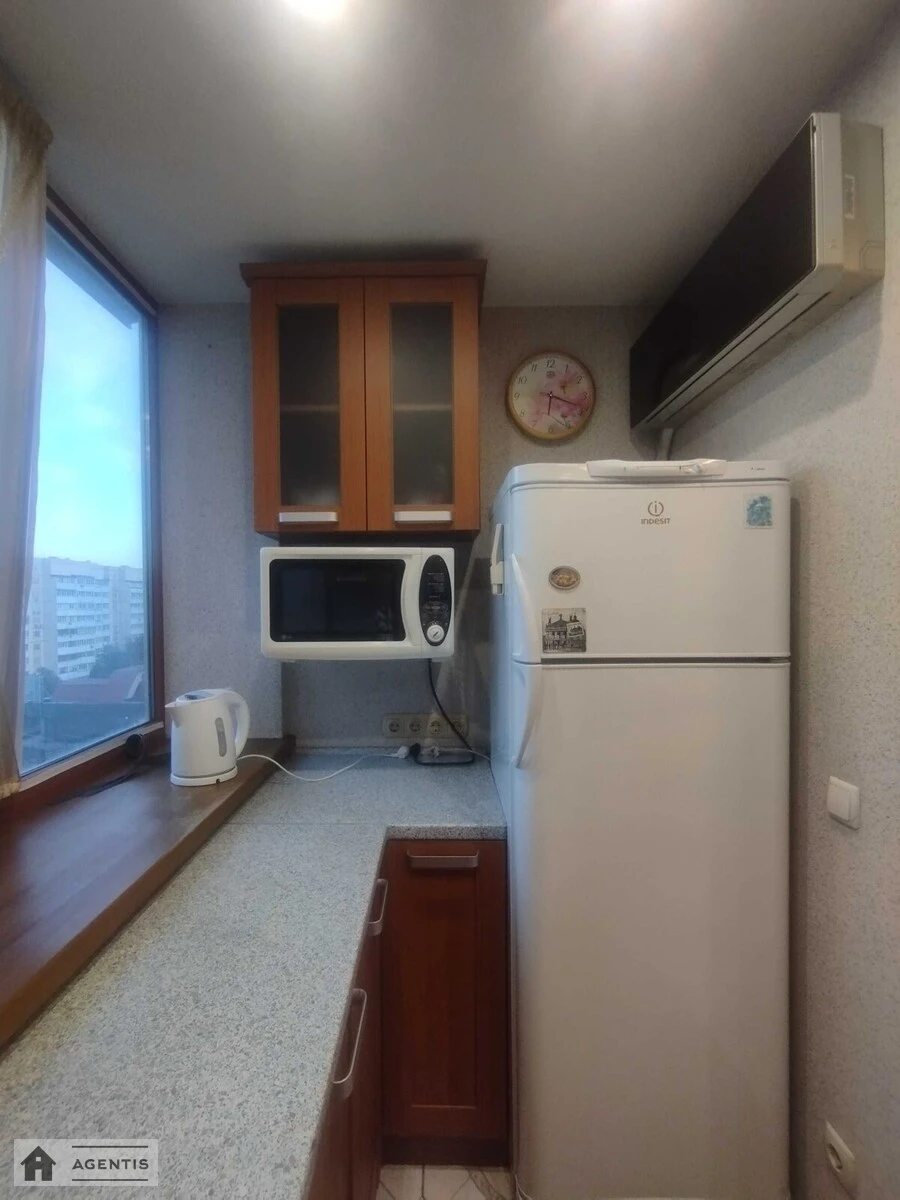 Сдам квартиру 1 комната, 45 m², 7 эт./16 этажей. 2, Івана Пулюя вул., Киев. 