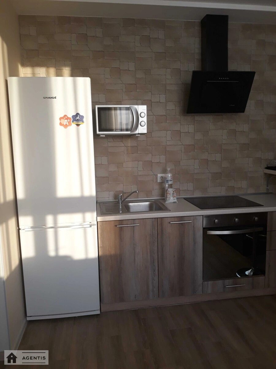 Сдам квартиру 1 комната, 41 m², 21 эт./26 этажей. 10, Драгоманова 10, Киев. 