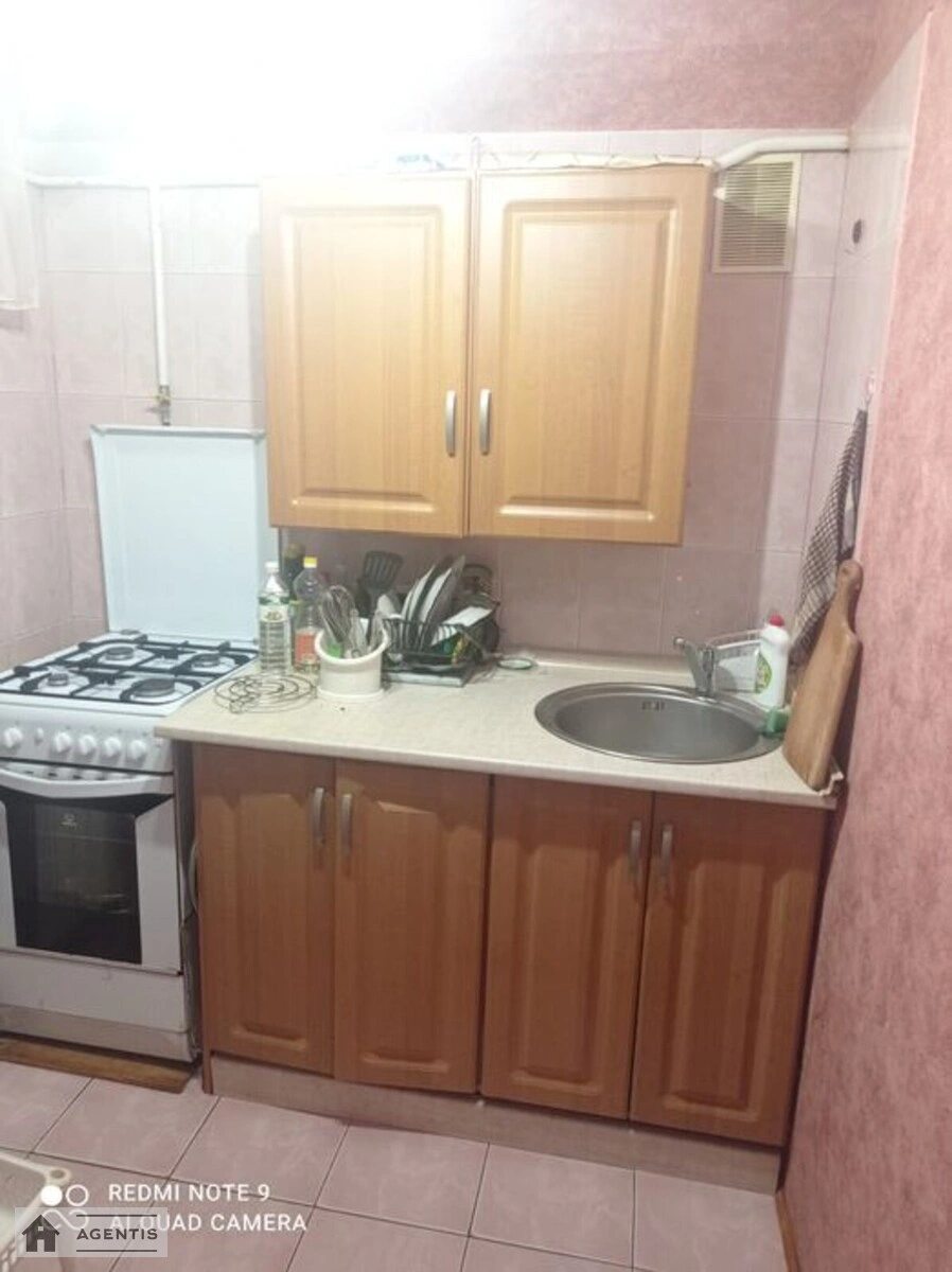 Apartment for rent 1 room, 50 m², 1st fl./9 floors. Shevchenkivskyy rayon, Kyiv. 