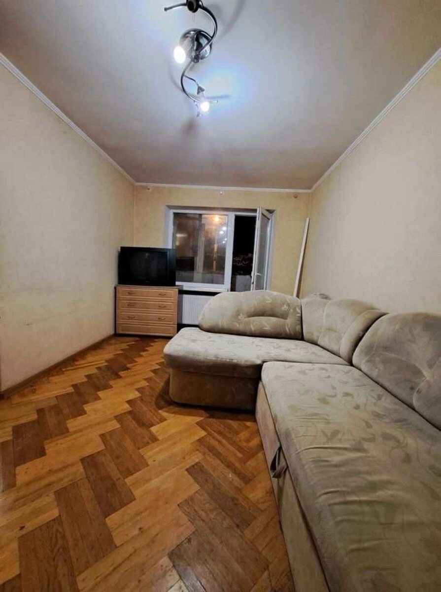 Продаж квартири 1 кімната, 32 m², 2 пов./5 поверхів. 12, Відрадний 12, Київ. 