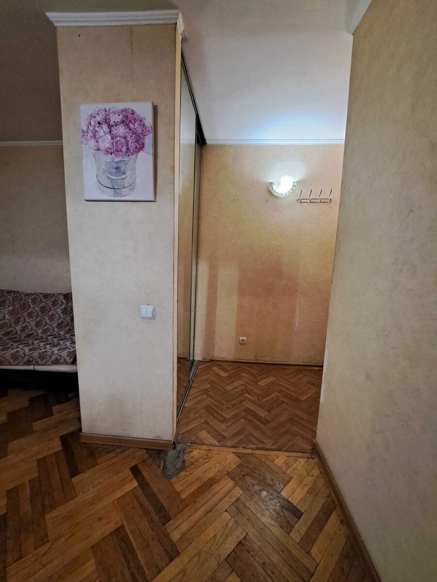 Продаж квартири 1 кімната, 32 m², 2 пов./5 поверхів. 12, Відрадний 12, Київ. 