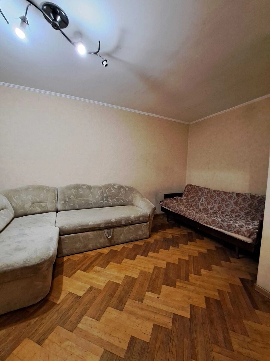 Apartments for sale 1 room, 32 m², 2nd fl./5 floors. 12, Vidradniy 12, Kyiv. 