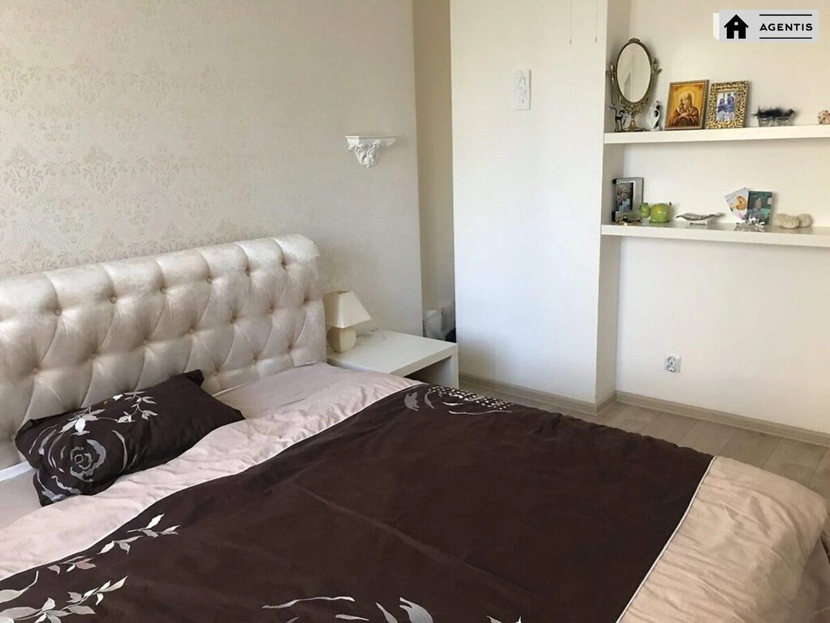 Сдам квартиру 3 комнаты, 90 m², 7 эт./24 этажа. 18, Митрополита Василя Липківського вул. (Урицького), Киев. 