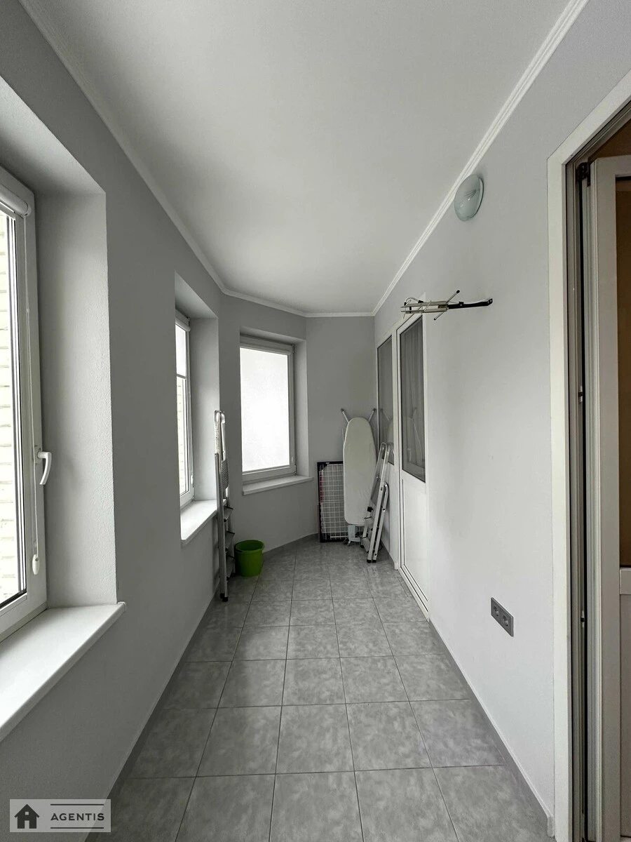 Сдам квартиру 3 комнаты, 103 m², 5 эт./13 этажей. 83, Юрія Іллєнка вул. (Мельникова), Киев. 