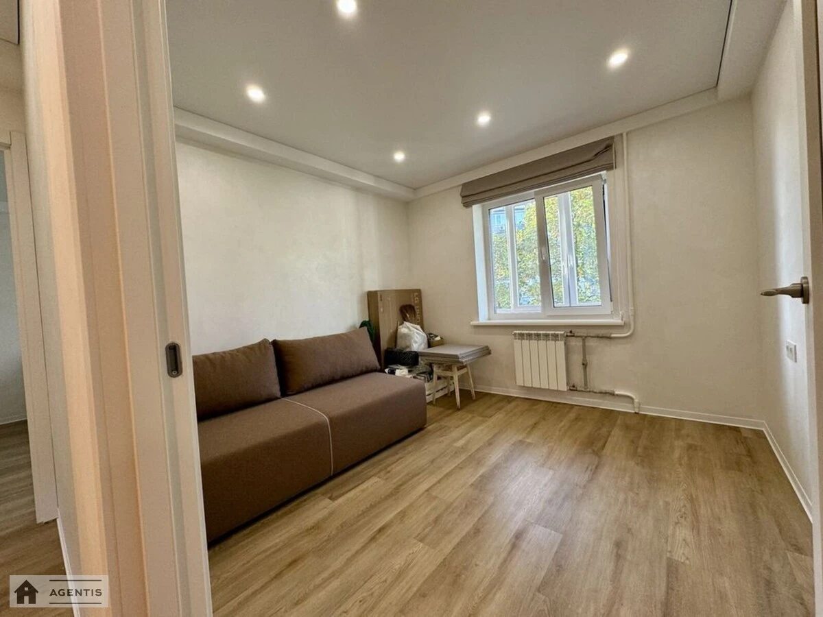 Сдам квартиру 2 комнаты, 50 m², 5 эт./9 этажей. 25, Энтузиастов 25, Киев. 