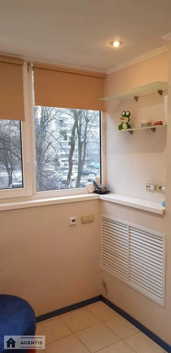 Apartment for rent 1 room, 30 m², 2nd fl./9 floors. 3, Oleksandra Makhova vul. Zholudyeva, Kyiv. 