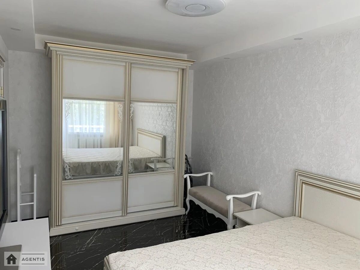 Apartment for rent 2 rooms, 50 m², 5th fl./9 floors. Strategichne, Kyiv. 