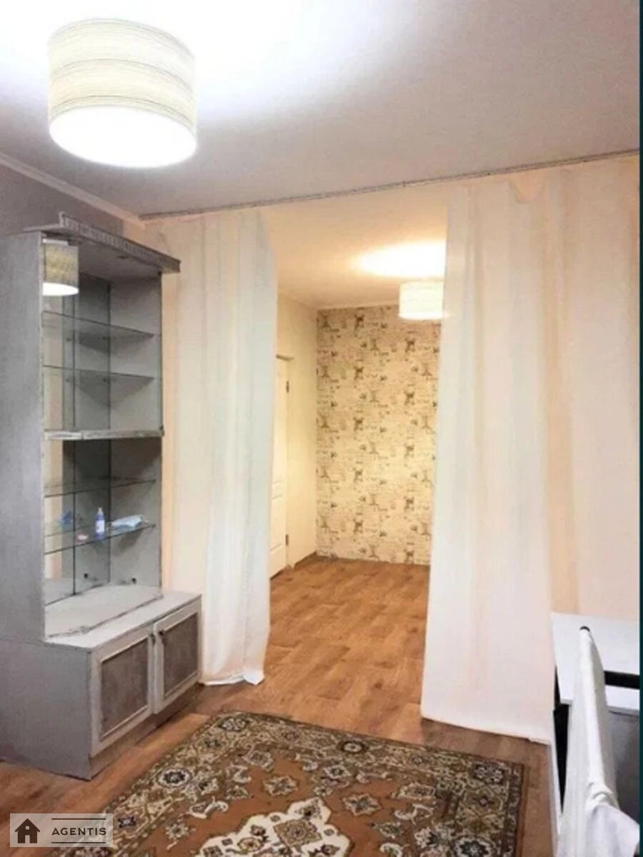 Apartment for rent 3 rooms, 71 m², 8th fl./9 floors. 5, Verhovynna 5, Kyiv. 