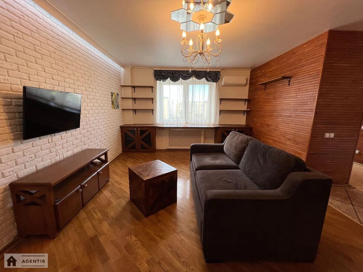 Сдам квартиру 3 комнаты, 75 m², 8 эт./16 этажей. 18, Володимира Івасюка просп. (Героїв Сталінграда), Киев. 