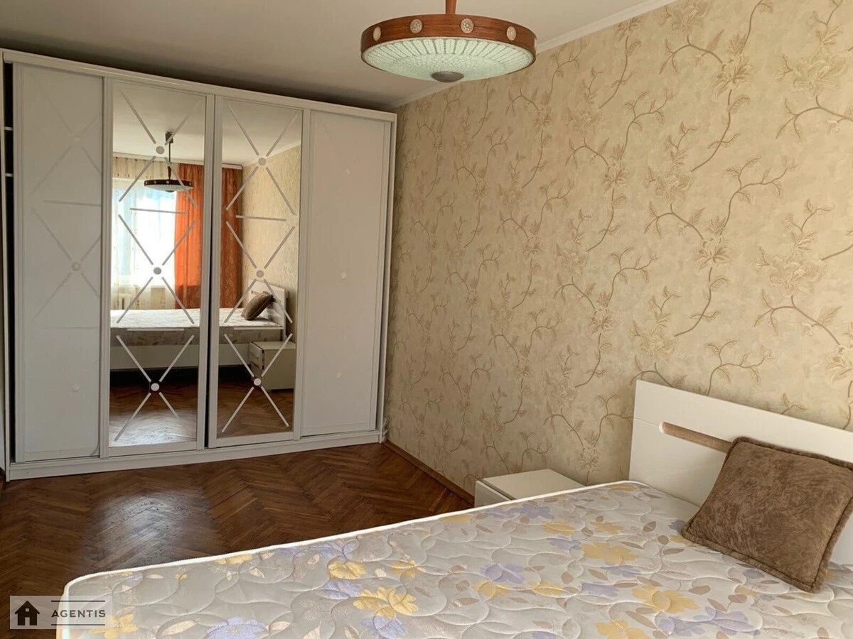 Сдам квартиру 2 комнаты, 45 m², 7 эт./9 этажей. Миколи Лаврухіна вул., Киев. 