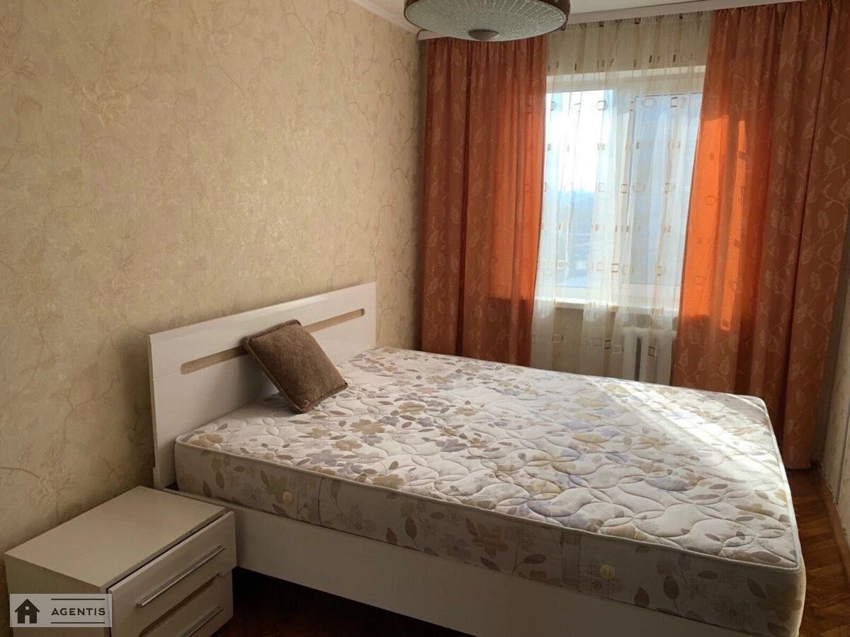 Сдам квартиру 2 комнаты, 45 m², 7 эт./9 этажей. Миколи Лаврухіна вул., Киев. 