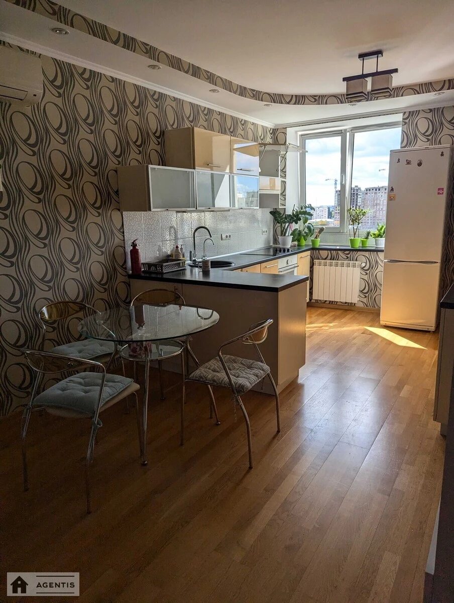 Сдам квартиру 2 комнаты, 80 m², 13 эт./14 этажей. Кадетский Гай, Киев. 