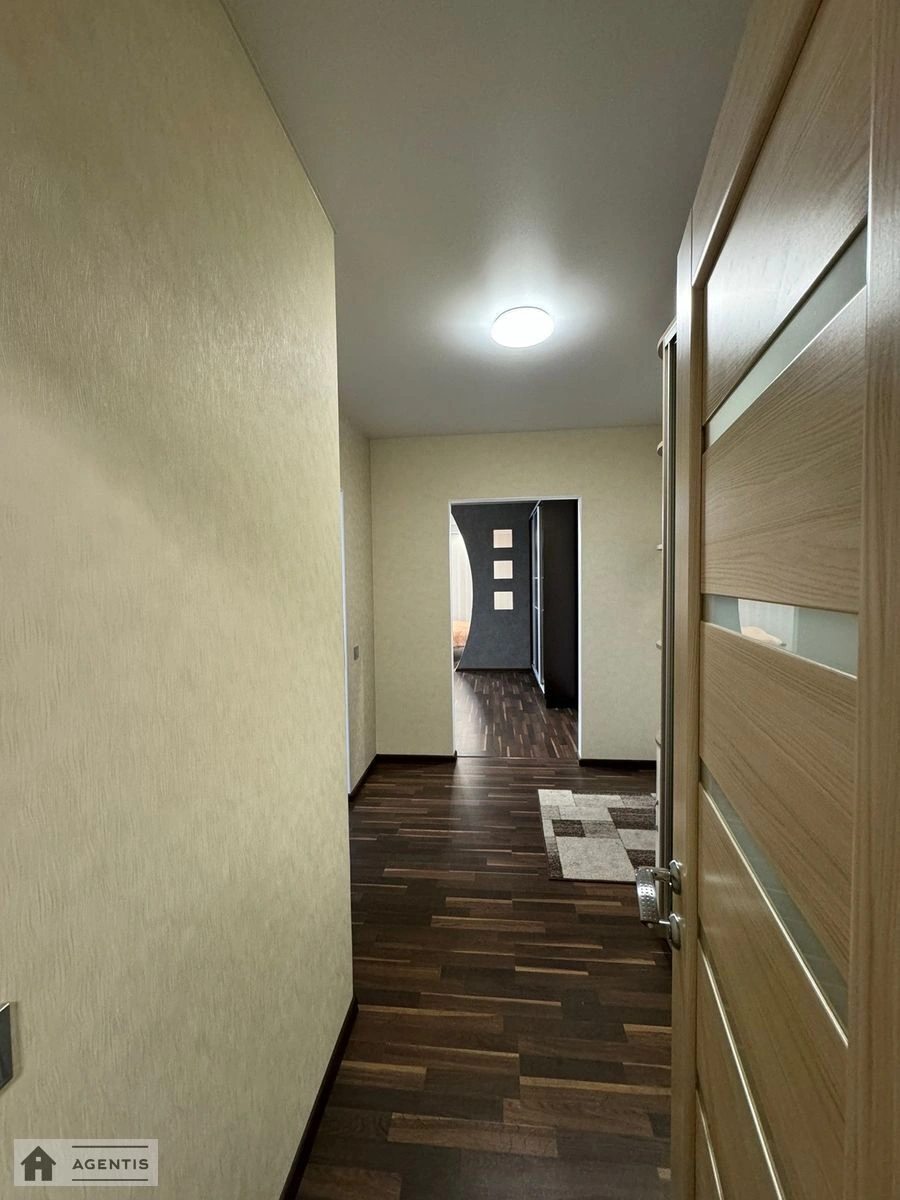 Сдам квартиру 2 комнаты, 85 m², 9 эт./20 этажей. 19, Гетьмана Кирила Разумовського вул. (Миколи Краснова), Киев. 